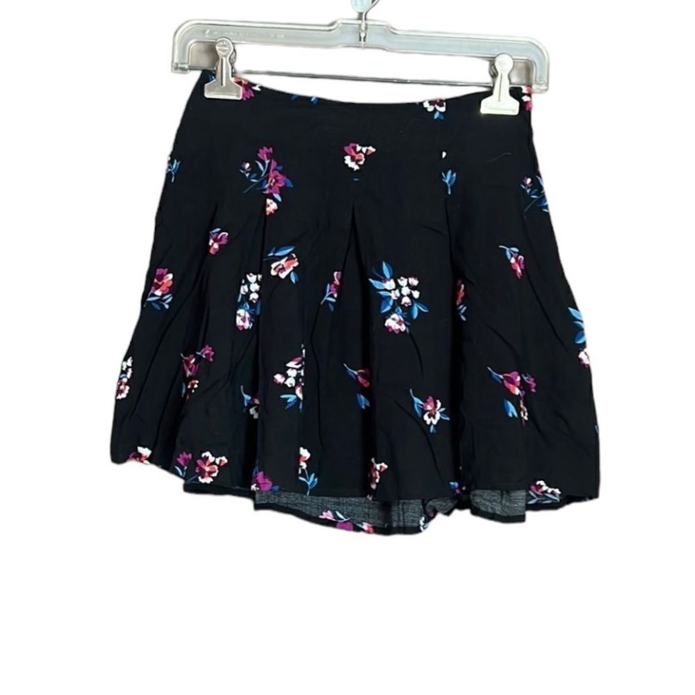 3 for $30! Forever 21 floral mini skirt. Size small